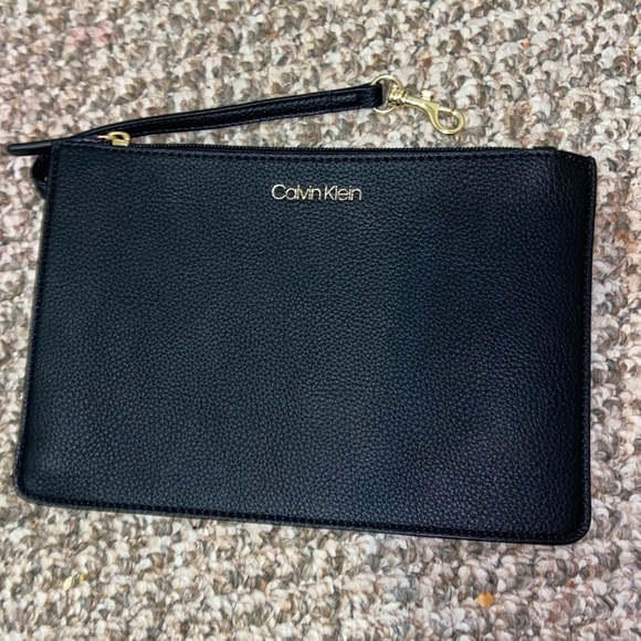 Calvin Klein purse - Picture 1 of 3